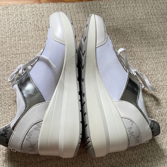 Brand new without box - Picture 3 of 9